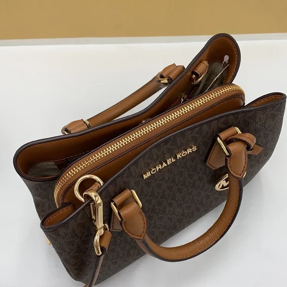 MICHAEL KORS
Camille Small Satchel / Crossbody BROWN
SIGNATURE COLOR - Picture 7 of 16